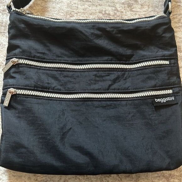 Baggallini Black Crossbody Bag - Picture 2 of 8